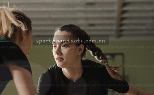 用户沿导航路径浏览，点击菜单查看详情。